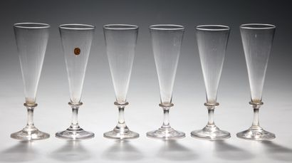 SAINT-LOUIS SUITE DE 6 VERRES A LIQUEUR OU...