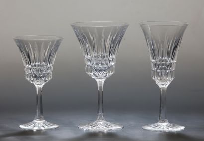 PARTIE DE SERVICE DE VERRES 47 PIECES en...