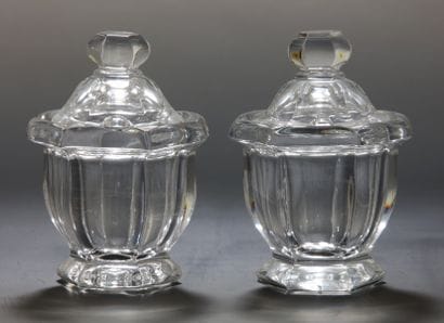 BACCARAT SUITE DE 4 MOUTARDIERS en cristal...