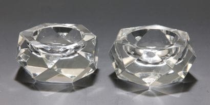 BACCARAT PAIRE DE SALERONS en cristal blanc...