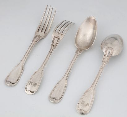 SUITE DE 12 COUVERTS DE TABLE en argent Minerve...