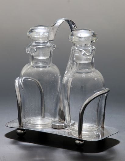 BACCARAT - PETIT HUILIER à monture en métal...