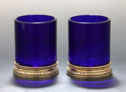 PAIRE DE VASES CYLINDRIQUES OU PHOTOPHORES...