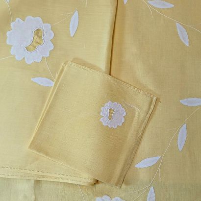 NAPPE RECTANGULAIRE ET SES 10 SERVIETTES...