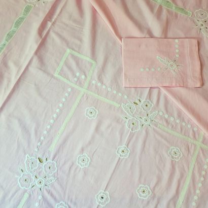 NAPPE RECTANGULAIRE ET SES 12 SERVIETTES...