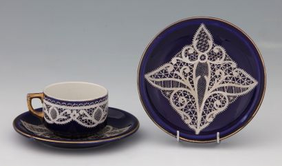 SUITE DE SIX AMUSANTES TASSES A CAFE (H....