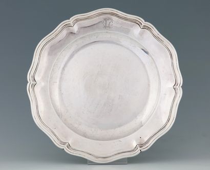 PLAT ROND à bord mouvementé en argent Minerve...
