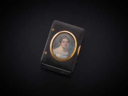 Tabatière rectangulaire en écaille pressée...