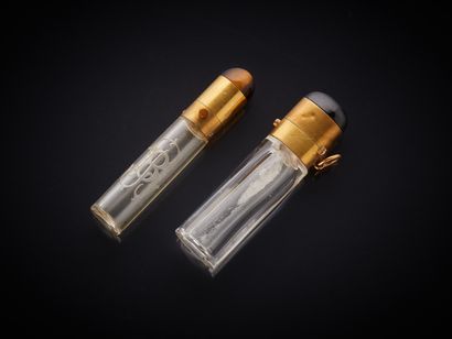Lot de 2 flacons à sel, dont un pendentif,...