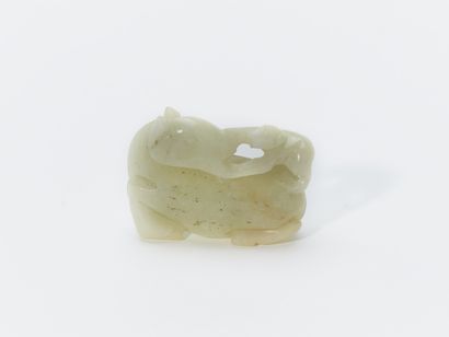 CHINE, XXe Siècle 
Pendentif en jade sculpté...