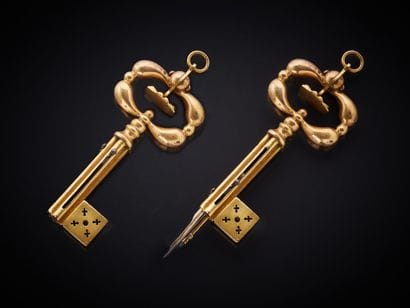 Nécessaire d’homme pendentif en forme de...
