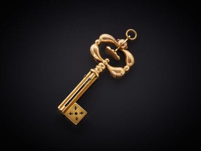 Nécessaire d’homme pendentif en forme de...