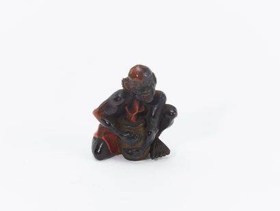 JAPON, XIXe Siècle, 
Netsuke en corne pressée...