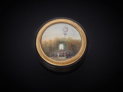 Boîte ronde en écaille pressée noir doublée...