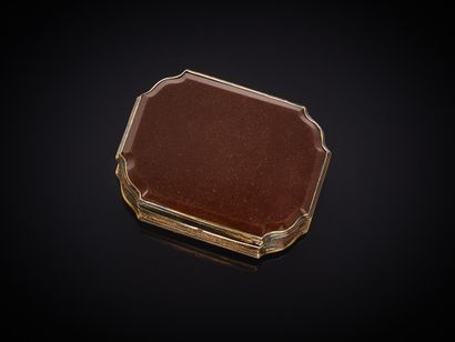 Tabatière rectangulaire à bords mouvementés...