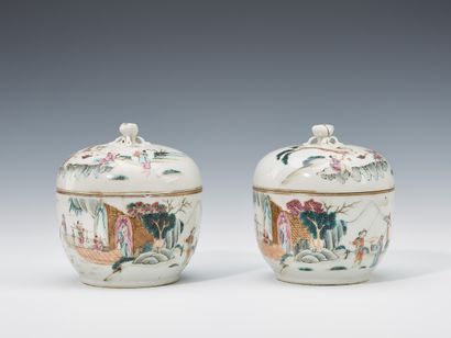 CHINE, vers 1900
Paire de bouillons couverts,...