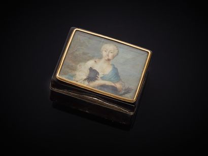 Tabatière rectangulaire en écaille noir montée...