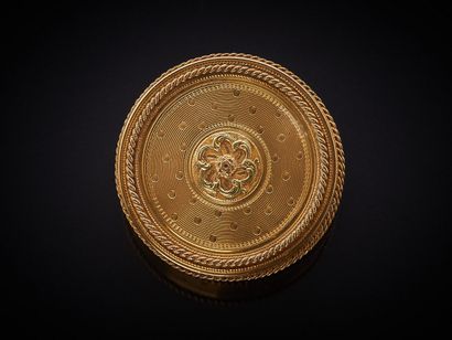 Boîte ronde en or (750 millièmes), à décor...