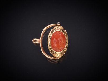 Cachet pendentif tournant en or (585 millièmes)...
