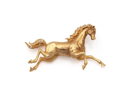 Brooch in finely chased 750 thousandths gold,...