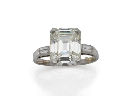 850 thousandth platinum ring set with a claw-set...