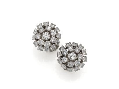 Pair of earrings in 750 thousandths white...
