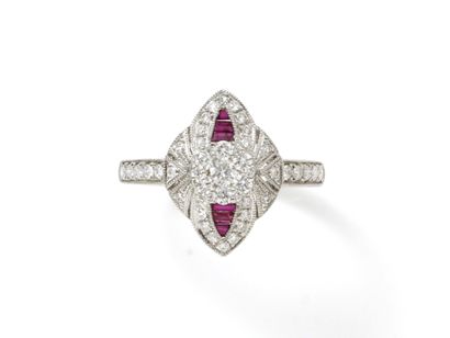 Delicate navette ring in 750 thousandths...