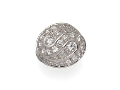 ELEGANTE BAGUE mouvementée en or gris 750...