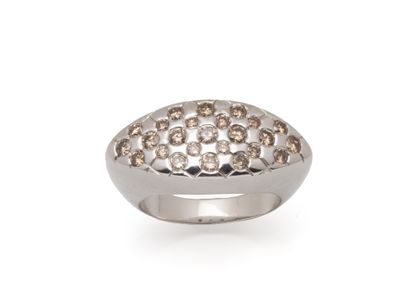 Wedding band ring in 750 thousandths white...