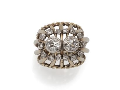Stylized dome-shaped ring in gold 750 and...