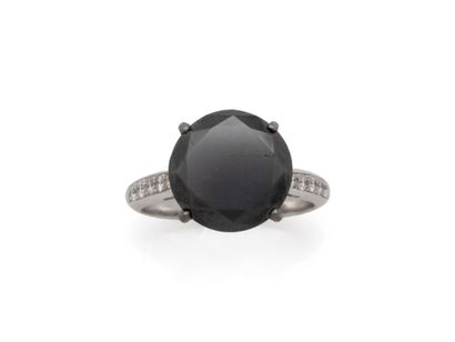 Solitaire ring in 750 thousandths white gold...