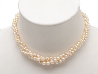 NECKLACE with 3 strands of cultured pearls,...