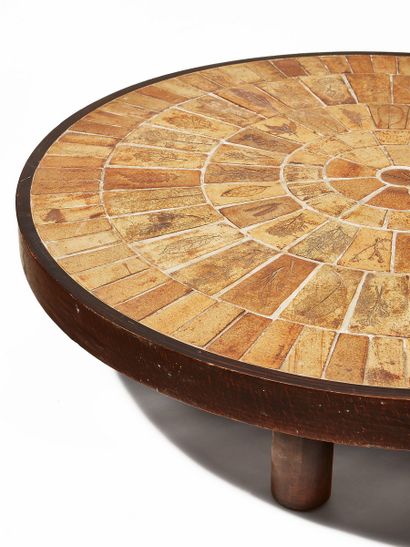 ROGER CAPRON (1922-2006)
TABLE BASSE feuillages
Grés...