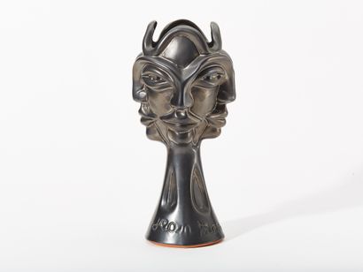 Jean MARAIS (1913-1998) 
VASE QUATRE VISAGES
Céramique...