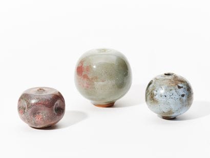 Alain RUFAS (né en 1941) 
TROIS VASES MINIATURES
Gré...