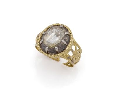 RING in 750 thousandths gold set with a crowned...