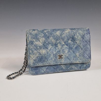 CHANEL Sample - WALLET-ON-CHAIN in quilted...