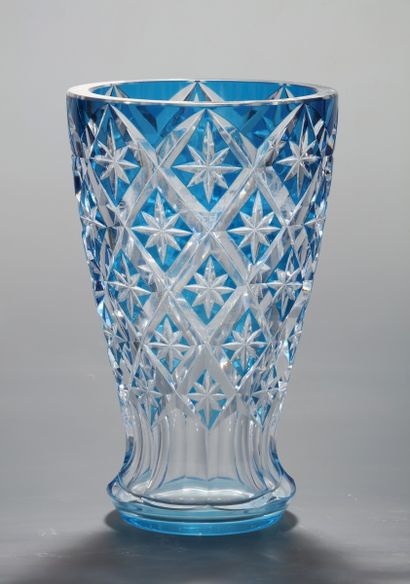 SAINT-LOUIS - Blue and white overlay crystal...