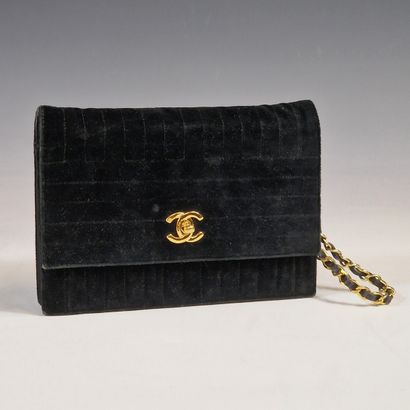 CHANEL circa 1982 - 22 cm black velvet BAG...
