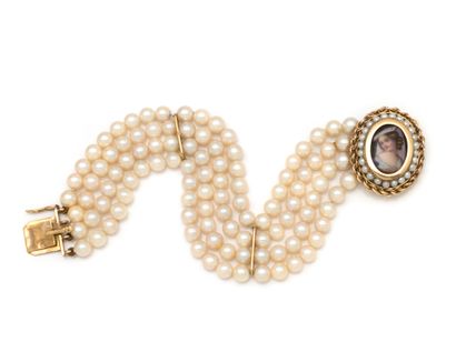 BRACELET with 4 strands of cultured pearls,...