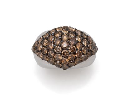 Dome-shaped ring in 750 thousandths white...