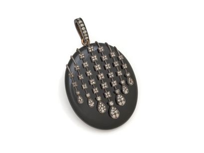 BEAUTIFUL AND IMPORTANT PHOTO PENDANT in...