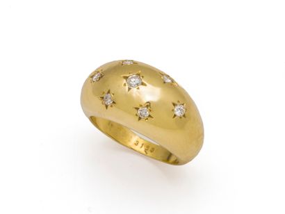 Dome-shaped ring in 750 thousandths gold,...