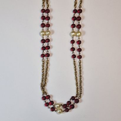 CHANEL circa 1983 - SAUTOIR of ruby glass...