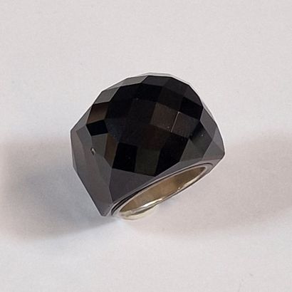 SWAROVSKI - BAGUE en cristal facetté noir....