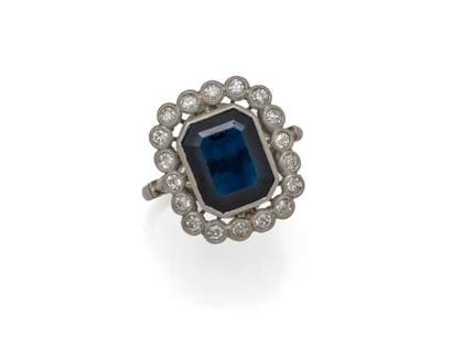 850-millimeter platinum pompadour ring set...
