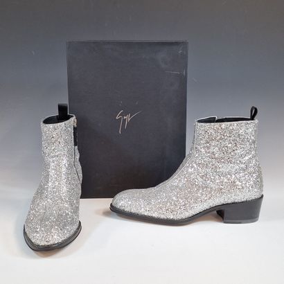 Giuseppe ZANOTTI - Pair of silver sequined...