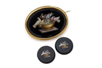750 thousandths gold, oval-shaped brooch...