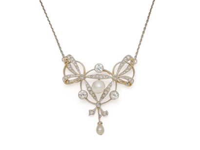 ELEGANT NECKLACE holding a pendant in gold...