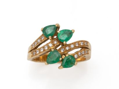 RING in 750 thousandths gold decorated with...